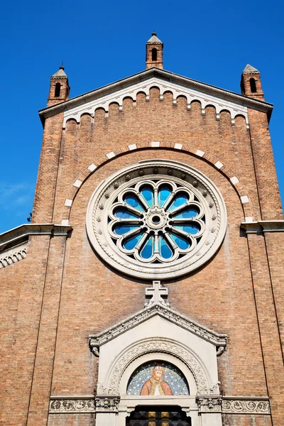 Gebäude in italien europa milan sonnenlicht — Stockfoto