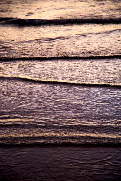 Dans l'eau de thailand sud baie de tao abstrait d'une ligne nge — Photo