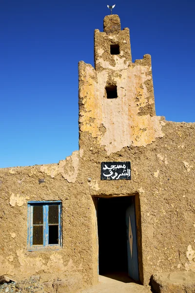 Tower yakınındaki Afrika eski kahverengi İnşaat — Stok fotoğraf