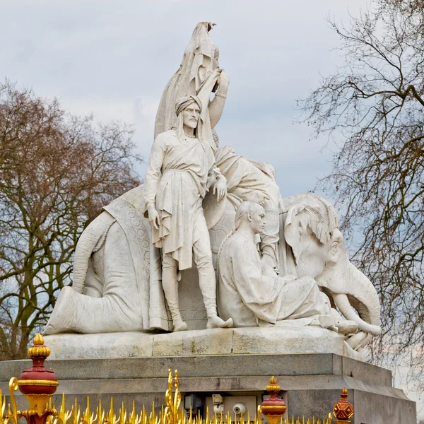 Albert monument in Londen Engeland kingdome en oude constructie — Stockfoto