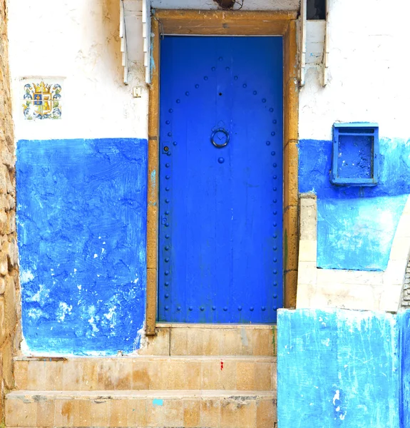 Histórico azul no edifício antigo porta estilo marroquino af — Fotografia de Stock