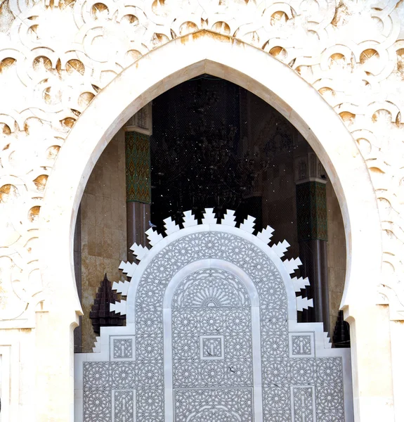 Historische Tür im antiken Gebäude im marokkanischen Stil Afrikaholz — Stockfoto