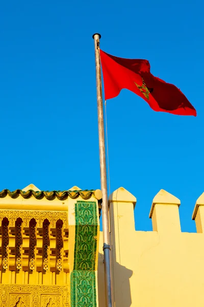 Gök rengi ve siperlerden dalgaları bayrak sallayarak Tunus — Stok fotoğraf