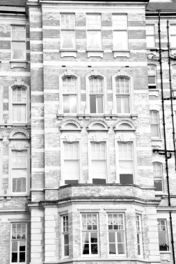 Avrupa penceresinde Londra eski kırmızı tuğla duvar ve tarihi 