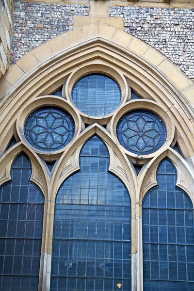Kapı southwark Londra İngiltere'de eski ve din — Stok fotoğraf