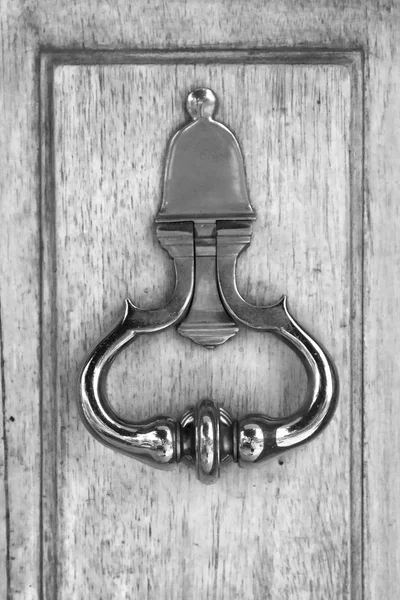 Knocker in door la boca  buenos aires — Stock Photo, Image