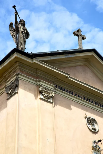 Aumentou a janela itália lombardia a igreja velha jerago — Fotografia de Stock