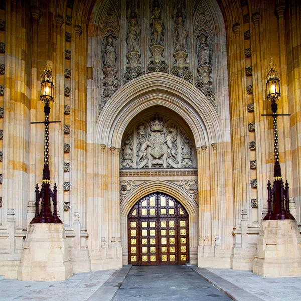 Parlement in Londen oude kerkdeur en marmeren antieke muur — Stockfoto
