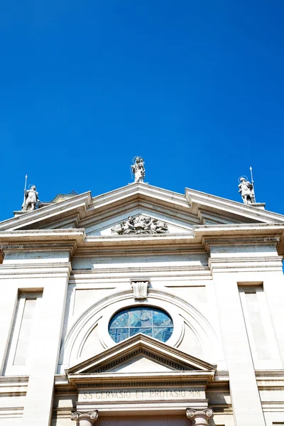 Památník starých architektura v Itálii milan — Stock fotografie