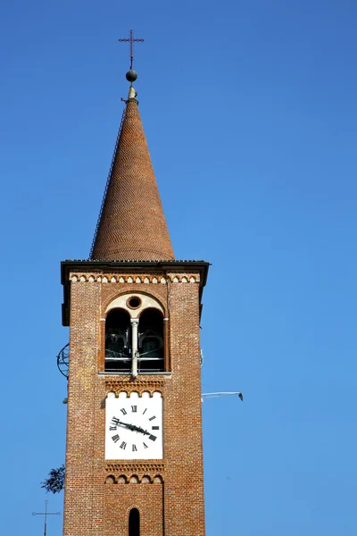 Busto arsizio a parede e torre da igreja sino dia ensolarado — Fotografia de Stock