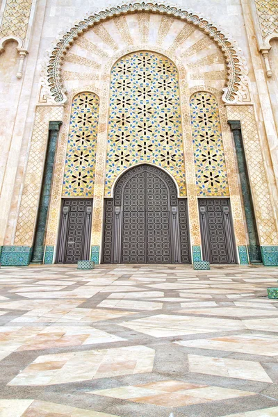 Mármol histórico en la puerta del edificio antiguo estilo morocco — Foto de Stock