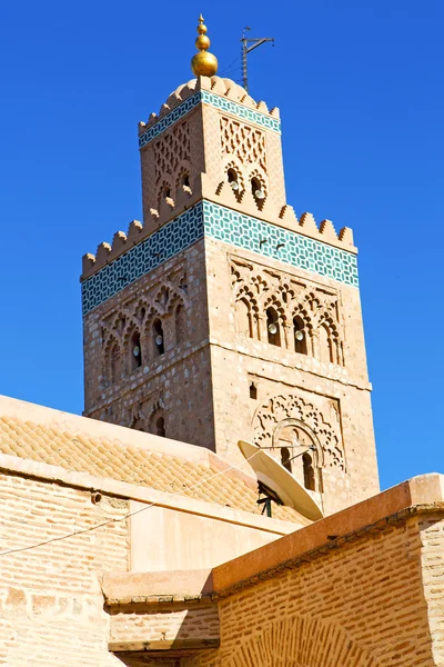 En maroc africa minarete y la antena parabólica — Foto de Stock