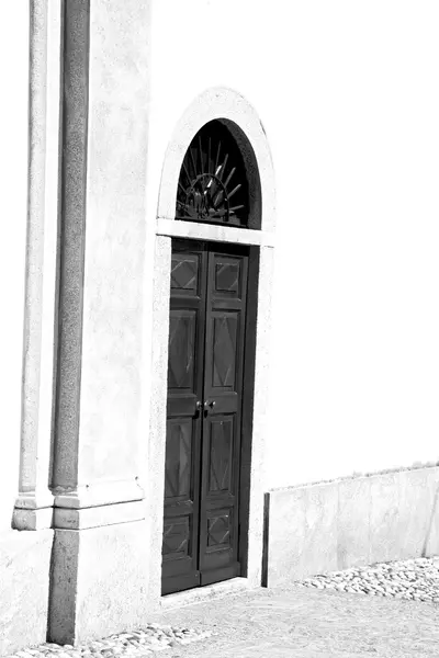 Puerta vieja en italia madera antigua antigua y textura tradicional — Foto de Stock