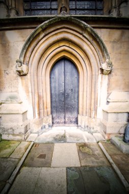 Londra eski kilise kapısına ve mermer antik weinstmister Manastırı
