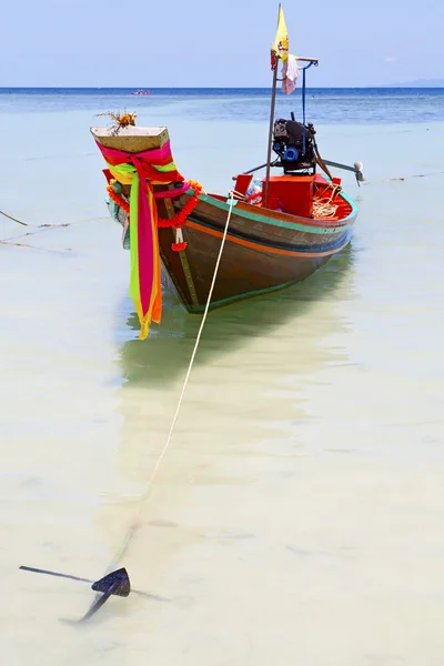 Verankeren van thailand in kho tao baai — Stockfoto