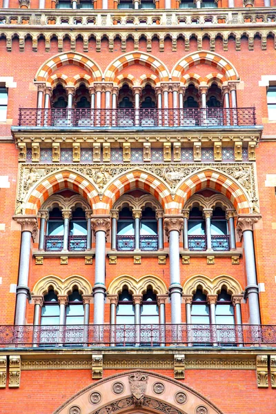 Viejo en Londres Inglaterra ventanas pared exterior — Foto de Stock