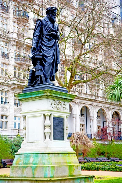 Статуя в старому місті Лондона — стокове фото