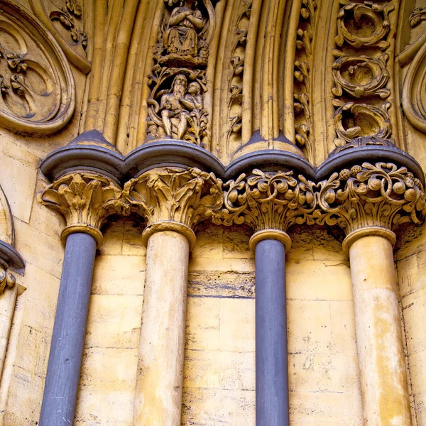 Mármol histórico y estatua en la ciudad vieja de Londres Inglaterra —  Fotos de Stock