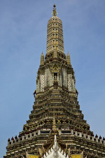 Asie Thajsko v Bangkoku chrámu nebe a barvy — Stock fotografie