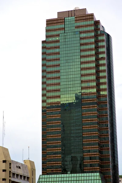 Tailandia en los palacios del distrito de oficinas de Bangkok la moderna b —  Fotos de Stock