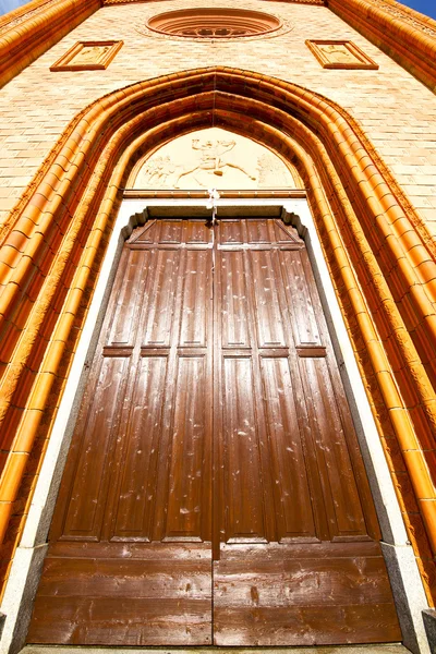 Lombardy in the villa ces old church closed brick — стоковое фото