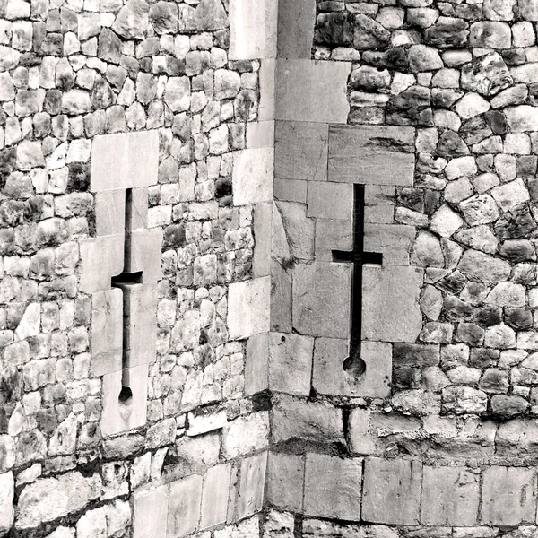 Londra 'daki eski Windon Duvarı tuğlayla ve camla kapladı 