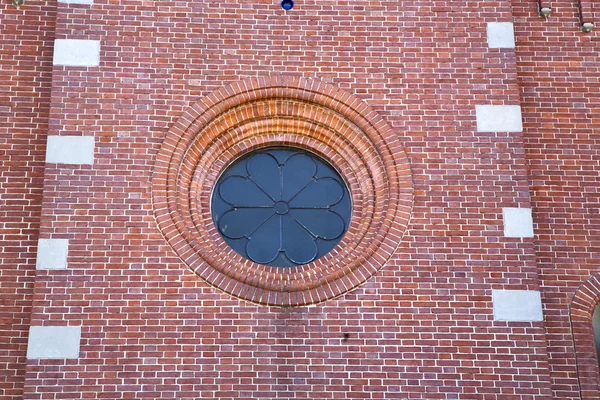 Rose window Italië Lombardije in de oude kerk van sumirago — Stockfoto