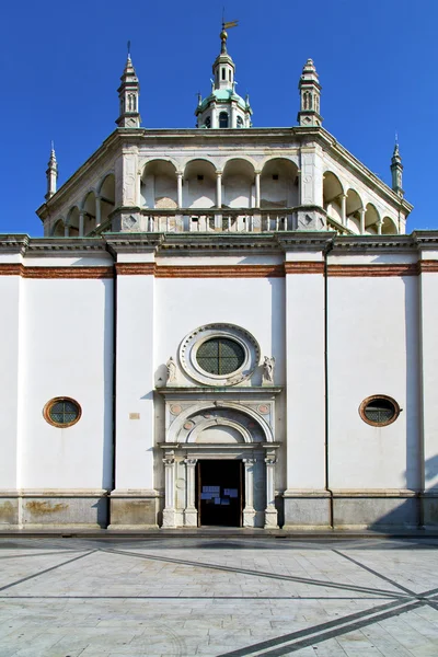 Lombardía busto arsizio antigua iglesia cerrada ladrillo —  Fotos de Stock