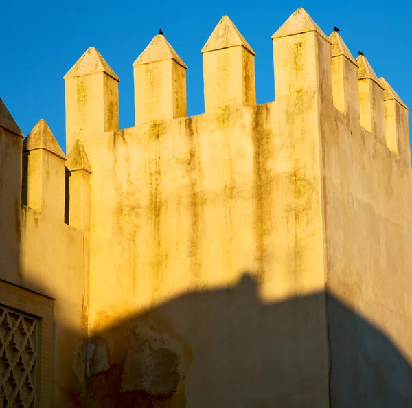 Costruzione di terreni marocco e la storia nel cielo — Foto Stock