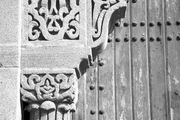 Morocco old door and historical nail wood — Stock Photo, Image