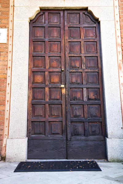 Italia lombardia o milano velha igreja porta pavimento — Fotografia de Stock