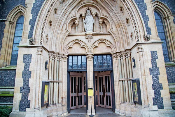 Door southwark  cathedral in london england old  construction an — Stock Photo, Image