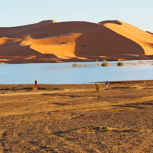 Sole nel deserto giallo lago di sabbia marocco e dune — Foto Stock