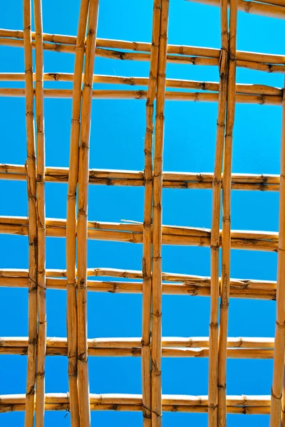Techo de bambú abstracto morocco en el cielo —  Fotos de Stock