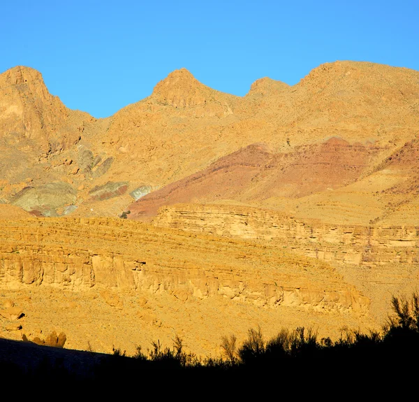 En África morocco el valle del atlas seco montaña suelo aislado —  Fotos de Stock