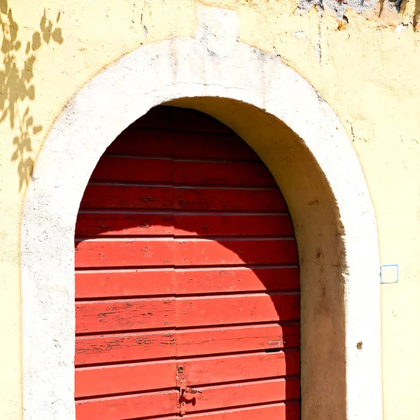 İtalya eski ancian eski kapı ahşap ve geleneksel doku — Stok fotoğraf