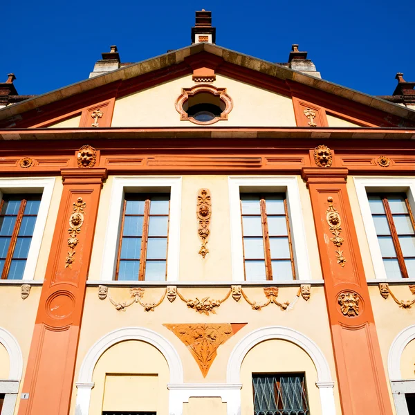 Arquitectura antigua columna en italia europa milan religion y — Foto de Stock