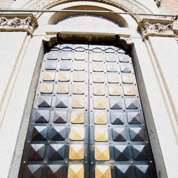 Stare drzwi w ancian stare Włochy tekstury drewna i tradycyjne — Zdjęcie stockowe