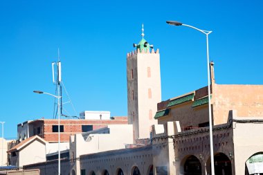 eski tuğla Köyü ve gökyüzü kule