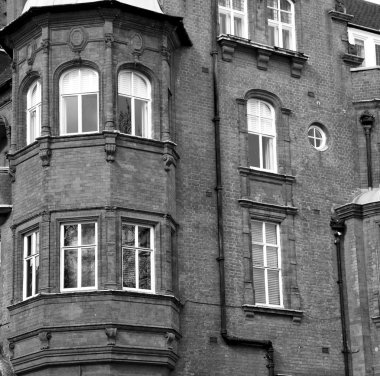 Avrupa penceresinde Londra eski kırmızı tuğla duvar ve tarihi 