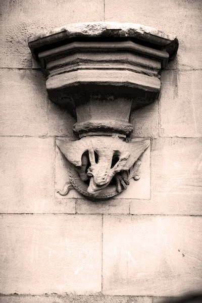 Mármol histórico y estatua en la ciudad vieja de Londres Inglaterra — Foto de Stock