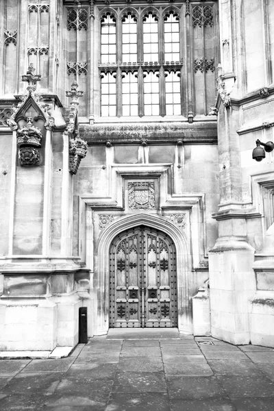 Parlamento em Londres porta da igreja velha e parede de mármore antigo — Fotografia de Stock