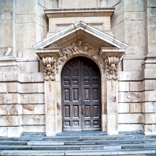 Door st paul cathedral in london england old construction and re — Stock Photo, Image