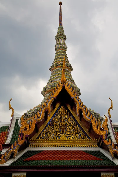 Thailand im Regen Tempel Asien Himmel und Farben — Stockfoto