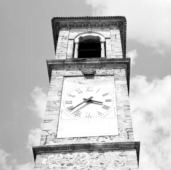 Antigua torre del reloj en italia Europa vieja piedra y campana — Foto de Stock