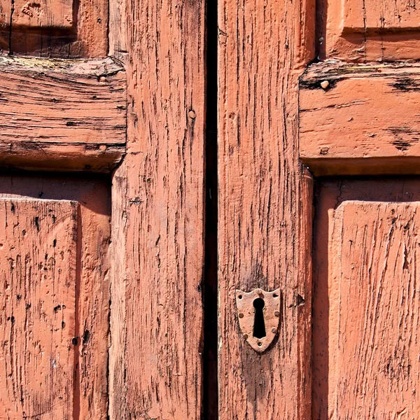 Dörr i Italien gamla ancian trä och traditionella textur spik — Stockfoto