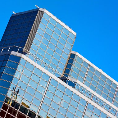 Londra şehri ev ve ofis gökdelen boğa içinde pencere eşiği