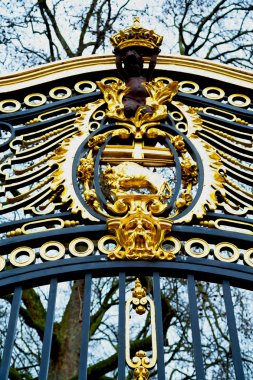 Londra İngiltere'de eski metal geçit Kraliyet Sarayı