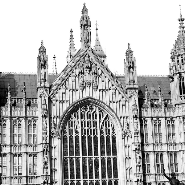 老在伦敦历史议会玻璃窗口结构 — 图库照片