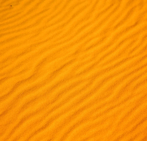 Africa la duna di sabbia marrone nella linea desertica del sahara marocco — Foto Stock
